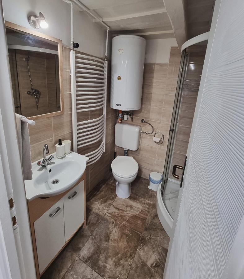 Gyongy Apartmanhazak Apartment Gyongyos ภายนอก รูปภาพ