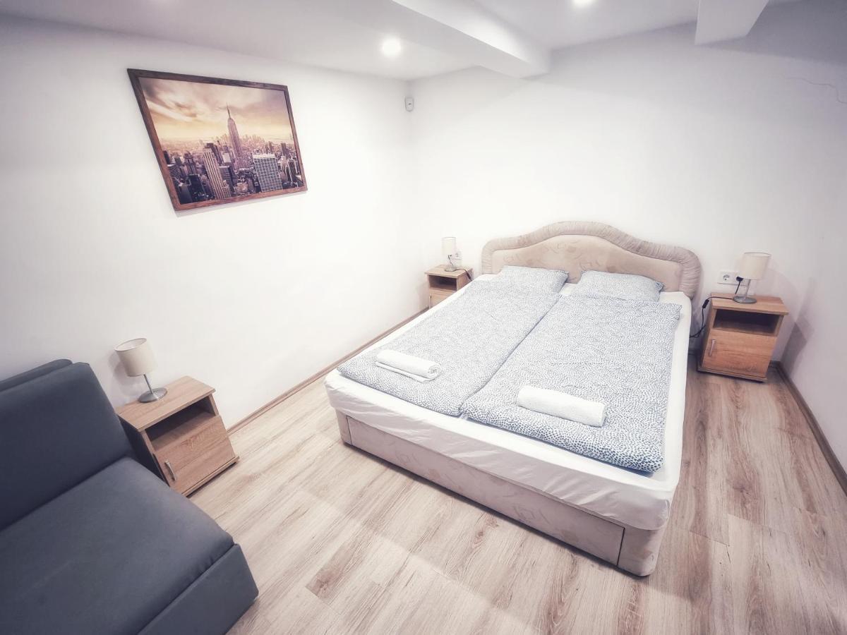 Gyongy Apartmanhazak Apartment Gyongyos ภายนอก รูปภาพ