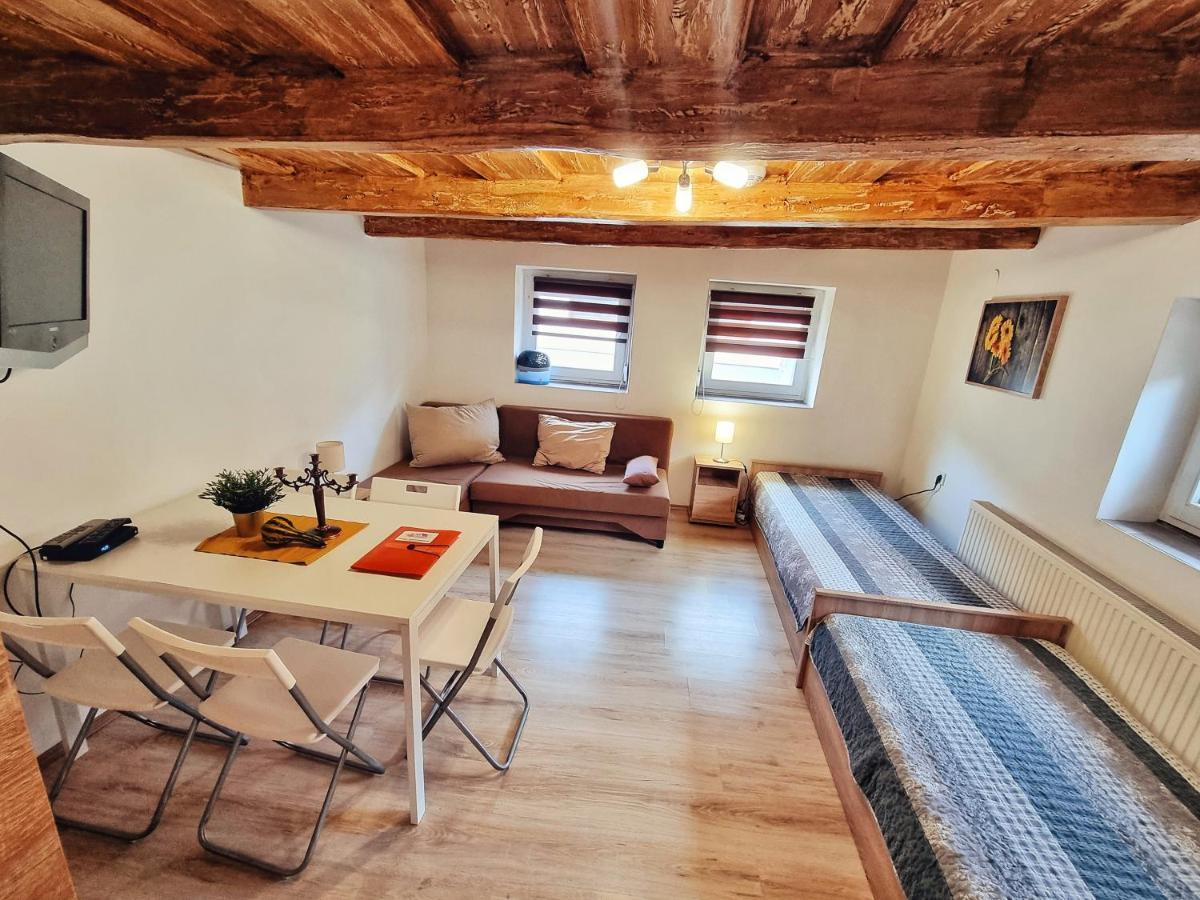 Gyongy Apartmanhazak Apartment Gyongyos ภายนอก รูปภาพ