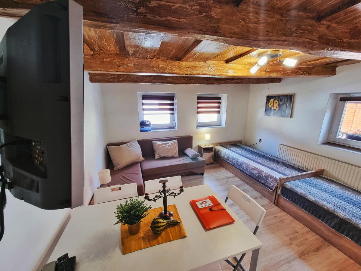 Gyongy Apartmanhazak Apartment Gyongyos ภายนอก รูปภาพ