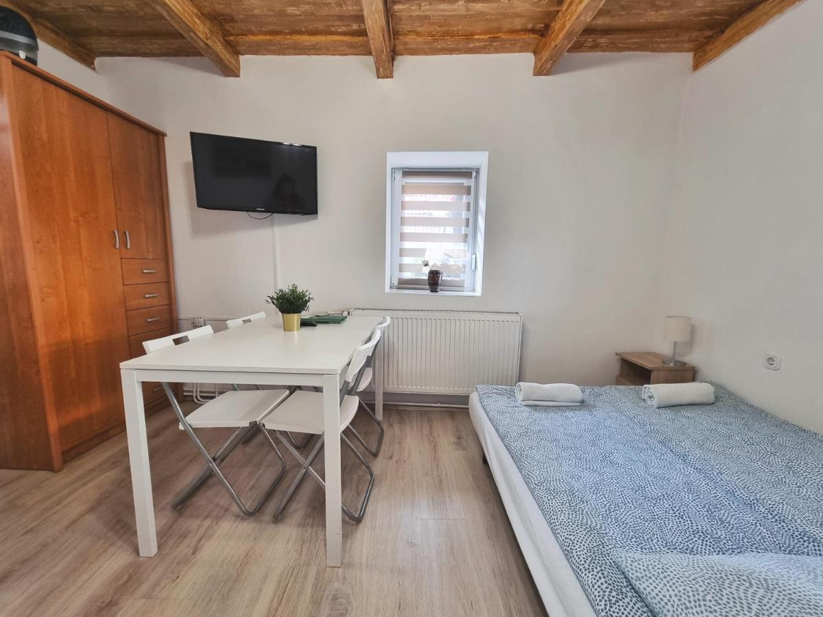 Gyongy Apartmanhazak Apartment Gyongyos ภายนอก รูปภาพ