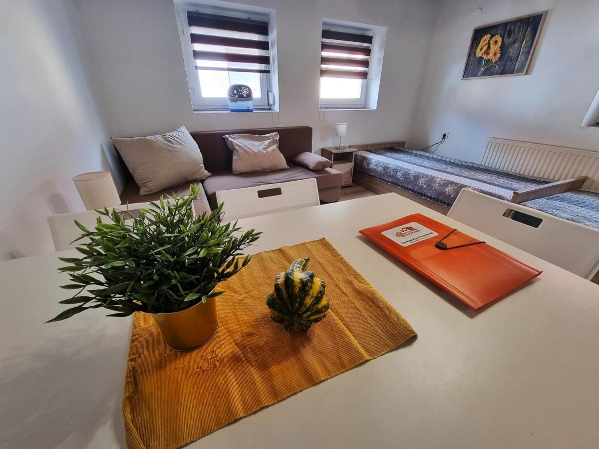 Gyongy Apartmanhazak Apartment Gyongyos ภายนอก รูปภาพ