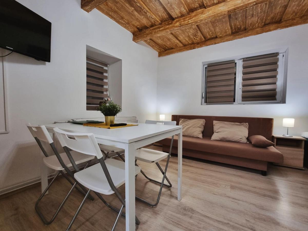 Gyongy Apartmanhazak Apartment Gyongyos ภายนอก รูปภาพ