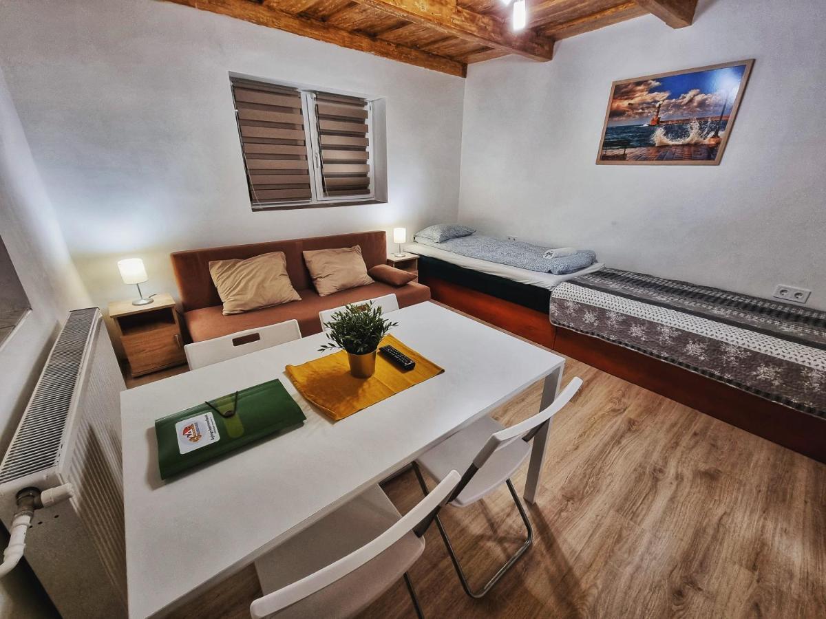 Gyongy Apartmanhazak Apartment Gyongyos ภายนอก รูปภาพ
